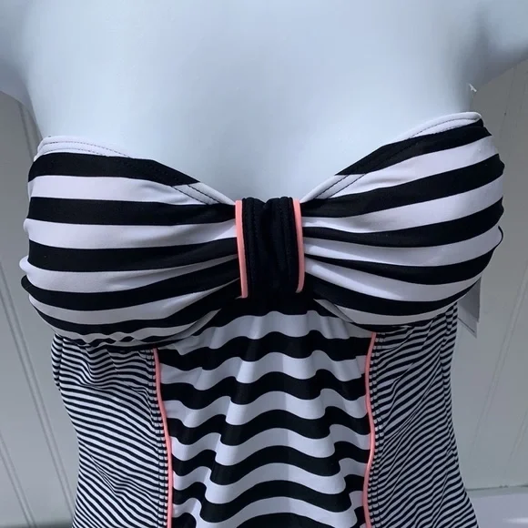 NWT MALIBU DREAMGIRL BLACK  WHITE STRIPED PINK DETAIL HALTER TOP SWIMSUIT MEDIUM - Picture 2 of 8